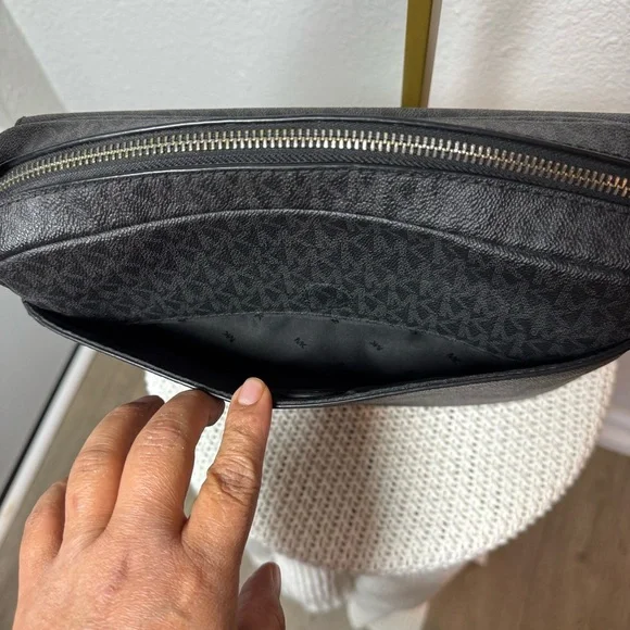 Michael kors Cooper Black Flat Camera Crossbody Bag - Picture 5 of 13